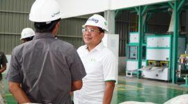 Kepala Bapanas Arief Prasetyo Adimengunjungi Sentra Penggilingan Padi (SPP) Bulog Karawang, Jawa Barat. (Dok. Tim Komunikasi Bapanas)