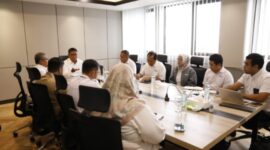 Wamentan Sudaryono saat melakukan pengecekan kesiapan aturan-aturan yang akan disederhanakan di Kantor Pupuk Indonesia, Jakarta pada Rabu (11/12/2024). (Dok. Kementerian Pertanian)