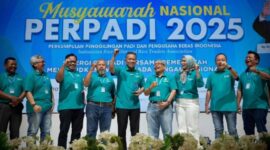 Wakil Menteri Koperasi Ferry Juliantono dalam acara Musyawarah Nasional Perkumpulan Penggilingan Padi dan Pengusaha Beras Indonesia (Perpadi) 2025 di Solo, Jawa Tengah, Kamis (16/1/2025). (Instagram.com/@ferry.juliantono)