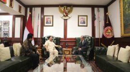 Menteri Pertahanan RI Prabowo Subianto menerima kunjungan Menteri Badan Usaha Milik Negara (BUMN) Erick Thohir dan pendiri Emaar Properties. (Dok. Tim Media Prabowo)