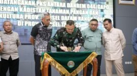 Penandatanganan Nota Kesepahaman (MoU) Optimasi Lahan (Opla) Rawa antara Kepala Dinas Pertanian Provinsi Sumatera Selatan dan Danrem 044/Gapo di Palembang, 5 Januari 2025. (Dok. Kementan)