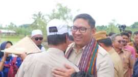 Wakil Menteri Pertanian (Wamentan) RI, Sudaryono merespons keluhan petani di Nusa Tenggara Barat (NTB) terkait tingginya harga pupuk. (Dok. Kementan)