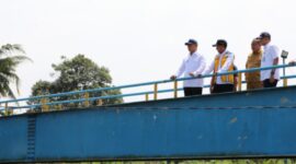 Wakil Menteri Pertanian Sudaryono saat meninjau Bendungan Sidoras yang terletak di Desa Cinta Rakyat, Kecamatan Percut Sei Tuan, Kabupaten Deli Serdang, Sumatera Utara, Selasa (21/1/2025). (Dok. Kementan)