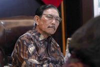 Luhut Pandjaitan memaparkan rencana gene bank kepada Presiden Prabowo di Jakarta. (Facebook.com @Luhut Binsar Pandjaitan)